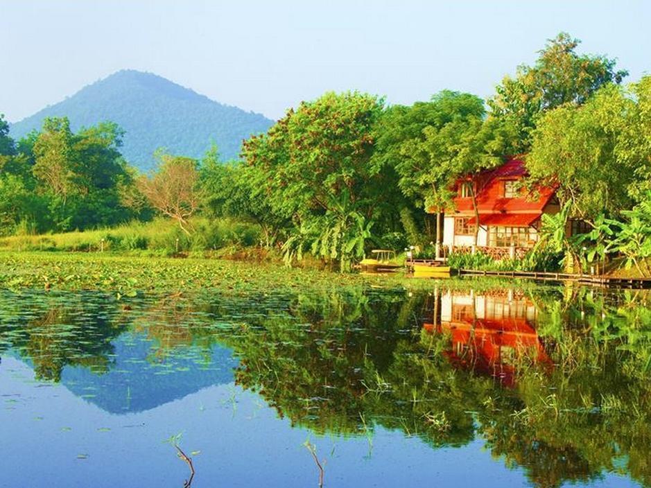 Golden Lake View Boutique Resort Kanchanaburi Esterno foto