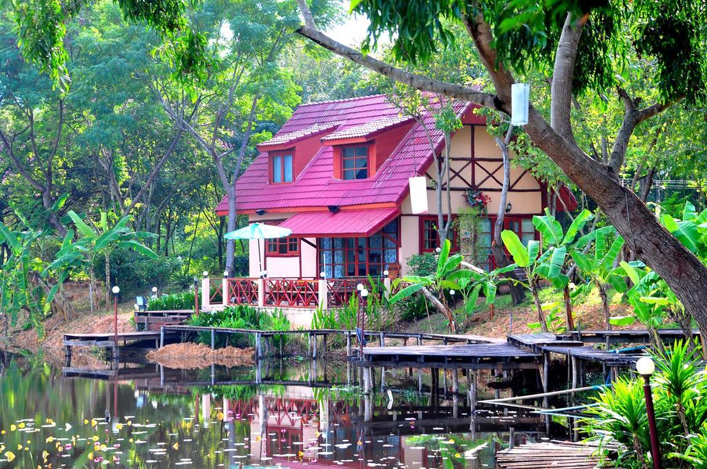 Golden Lake View Boutique Resort Kanchanaburi Esterno foto
