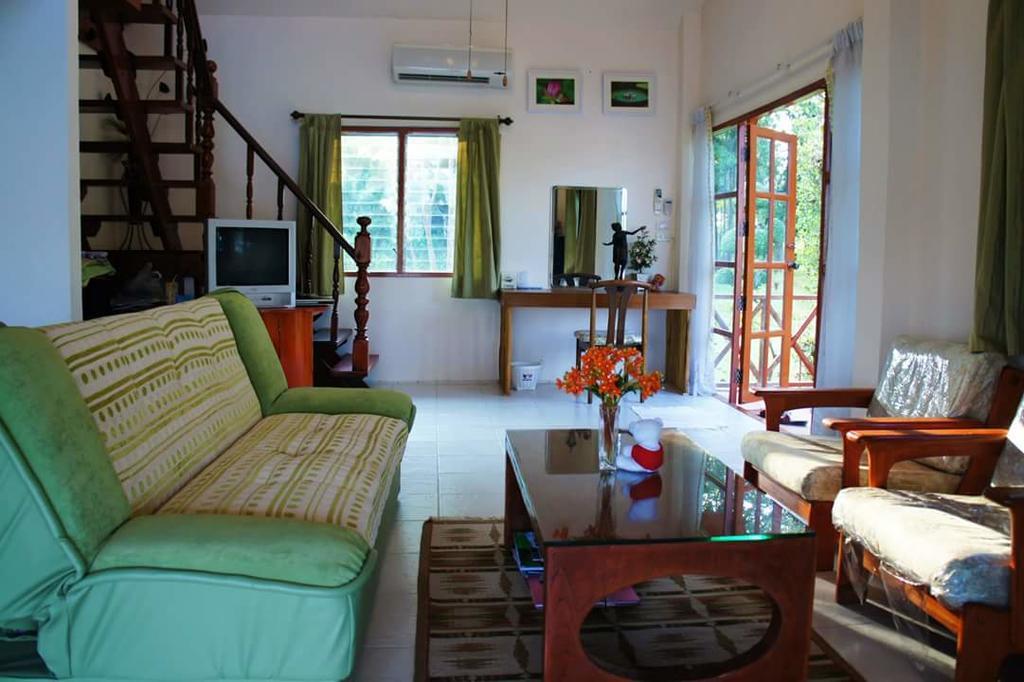 Golden Lake View Boutique Resort Kanchanaburi Esterno foto