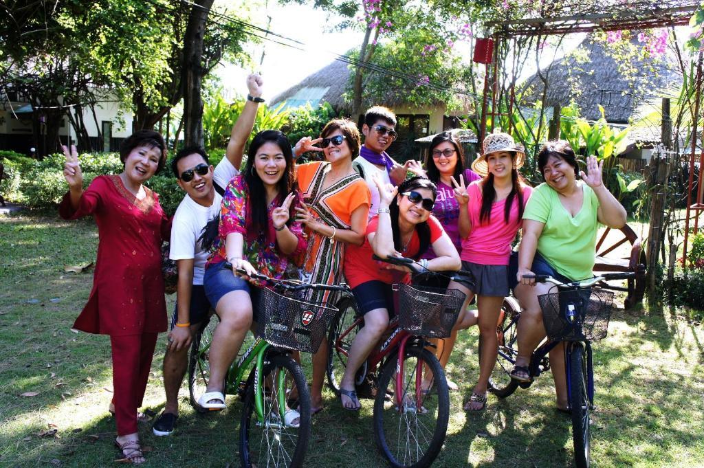 Golden Lake View Boutique Resort Kanchanaburi Esterno foto