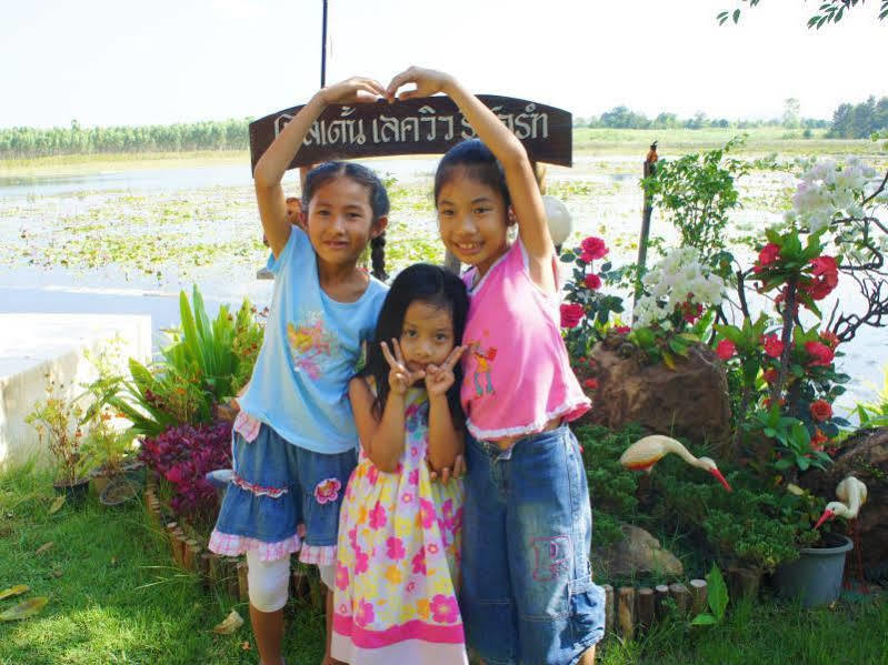 Golden Lake View Boutique Resort Kanchanaburi Esterno foto