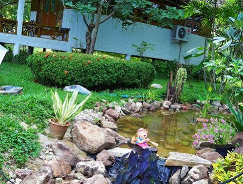 Golden Lake View Boutique Resort Kanchanaburi Esterno foto