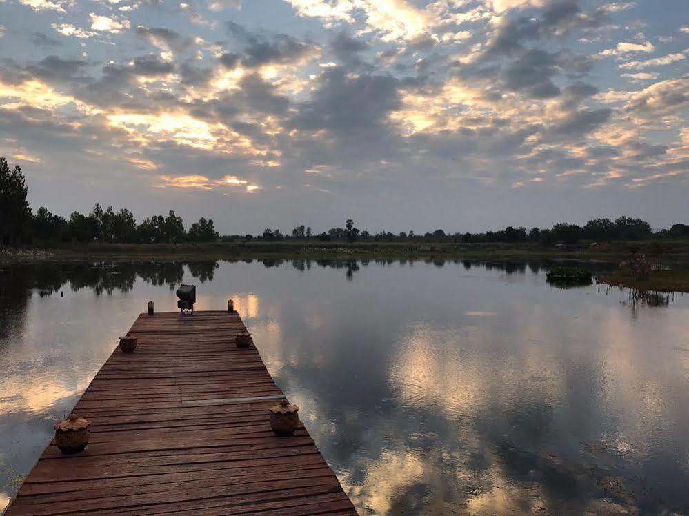 Golden Lake View Boutique Resort Kanchanaburi Esterno foto