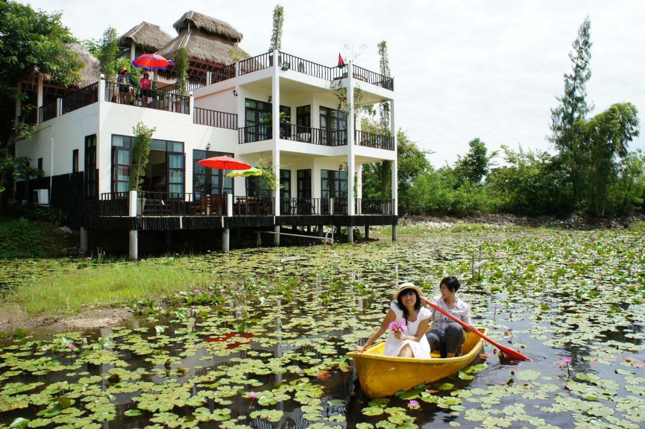 Golden Lake View Boutique Resort Kanchanaburi Esterno foto