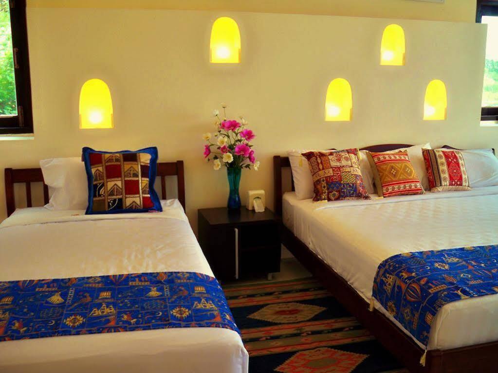 Golden Lake View Boutique Resort Kanchanaburi Esterno foto